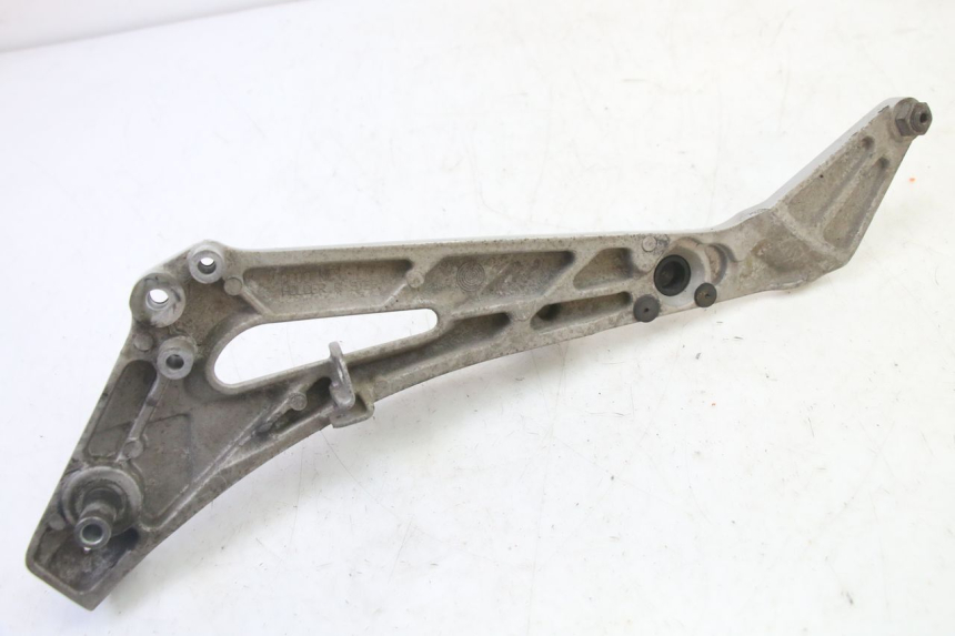 photo de VOETSTEUNPLAAT VOOR RECHTS VOORSTE HONDA NTV DEAUVILLE 650 (2001 - 2006) - Technische close-up