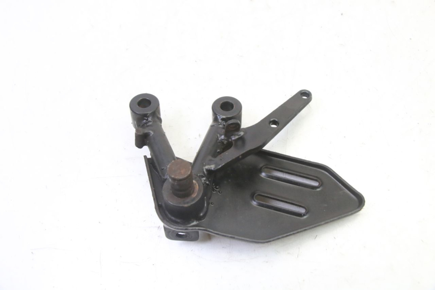 photo de VOETSTEUNPLAAT VOOR RECHTS VOORAN MAG POWER R-STREET 50 (2016 - 2025) - Zoom op gebruiksstaat