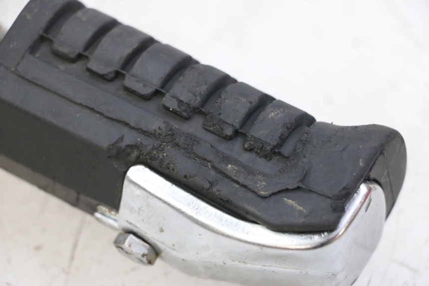 photo de VOETSTEUNPLAAT VOOR RECHTS VOORAN REGAL RAPTOR RAXTER 2 125 (2007 - 2015) - Zoom op gebruiksstaat