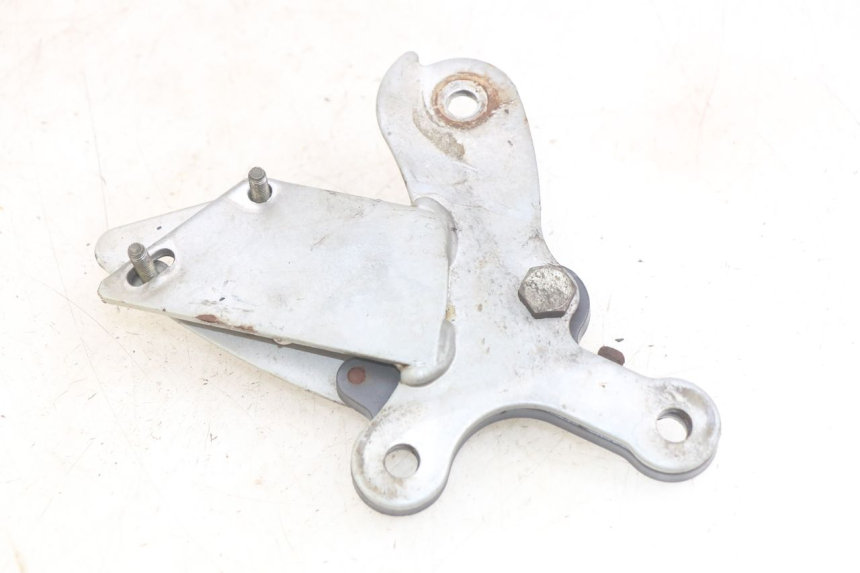 photo de VOETSTEUNPLAAT VOOR RECHTS VOORAN YAMASAKI ROADSTER 50 (2013 - 2018) - Zoom op gebruiksstaat