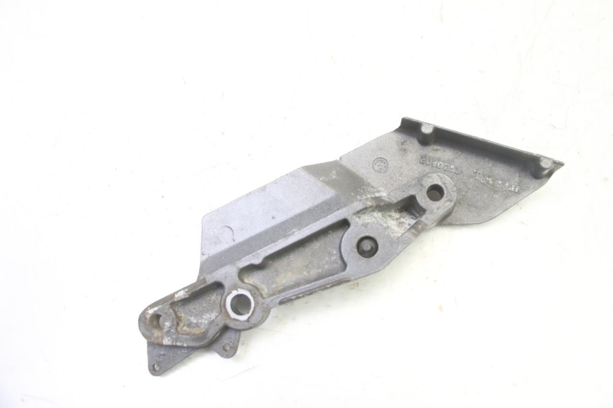 photo de VOETSTEUNPLAAT VOOR RECHTS VOORAN TRIUMPH SPRINT 900 (1995 - 1998) - Technische close-up