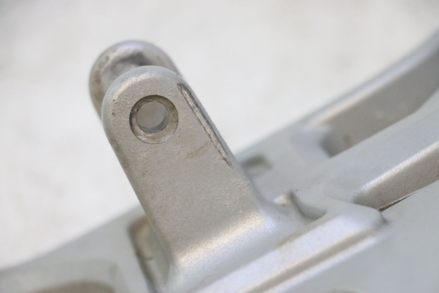 photo de VOETSTEUNPLAAT VOOR RECHTS VOOR CAN-AM SPYDER RS 1000 (2008 - 2012) - Zoom op gebruiksstaat