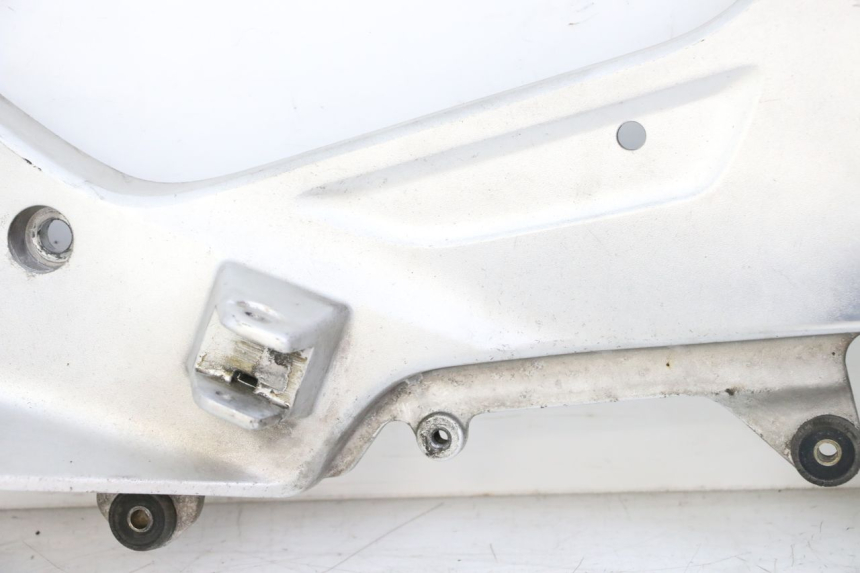 photo de VOETSTEUNPLAAT VOOR RECHTS VOORAN HONDA ST PAN EUROPEAN 1300 (2002 - 2013) - Kenmerkende details