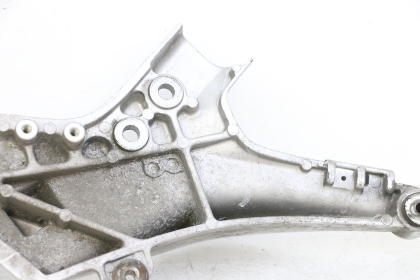 photo de VOETSTEUNPLAAT VOOR RECHTS VOORAN HONDA ST PAN EUROPEAN 1300 (2002 - 2013) - Gecontroleerd onderdeel