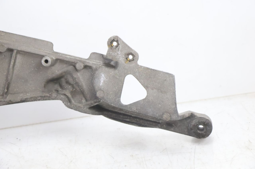 photo de VOETSTEUNPLAAT VOOR RECHTS VOOR HONDA ST PAN EUROPEAN 1100 (1990 - 2002) - Bevestigingspunten