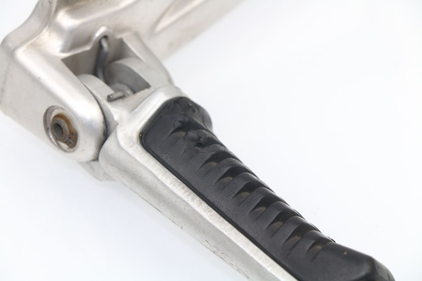 photo de VOETSTEUNPLAAT VOOR RECHTS VOORAN DUCATI ST2 944 (1997 - 2003) - Detail van het onderdeel