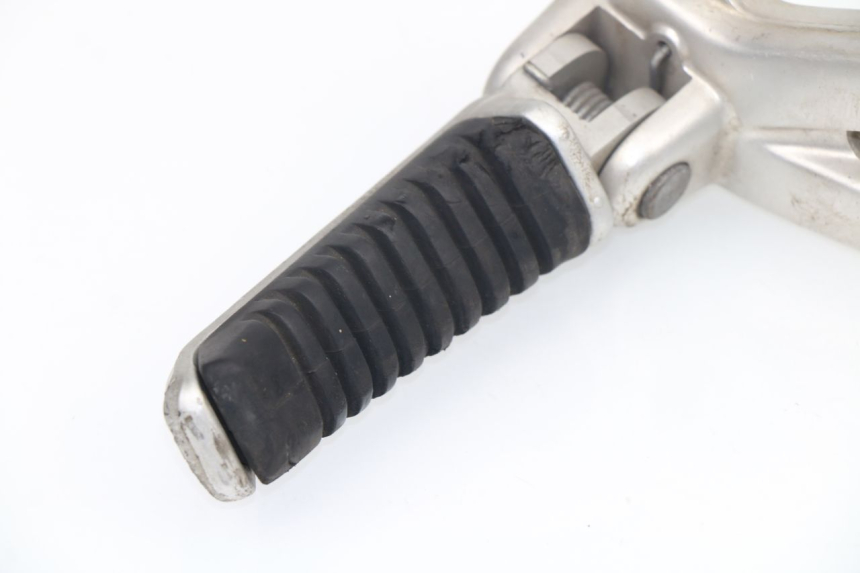 photo de VOETSTEUNPLAAT VOOR RECHTS VOORAN DUCATI ST2 944 (1997 - 2003) - Technische close-up