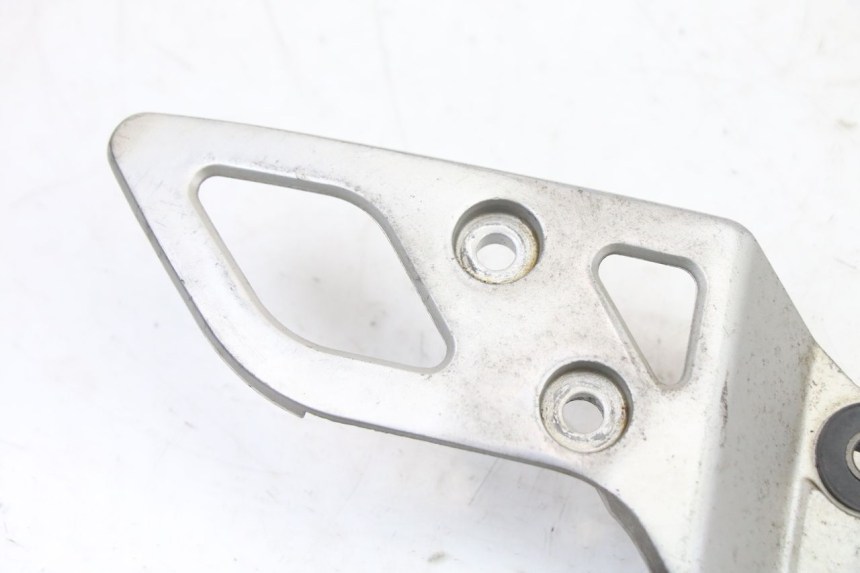 photo de VOETSTEUNPLAAT VOOR RECHTS VOORAN SUZUKI GSX F GSXF 650 (2007 - 2015) - Detail van het onderdeel