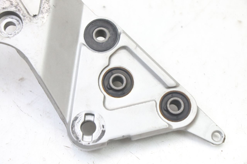 photo de VOETSTEUNPLAAT VOOR RECHTS VOORAN SUZUKI GSX F GSXF 650 (2007 - 2015) - Zoom op gebruiksstaat