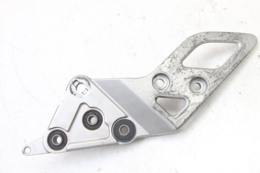 photo de VOETSTEUNPLAAT VOOR RECHTS VOORAN SUZUKI GSX F GSXF 650 (2007 - 2015) - Andere kijkhoek