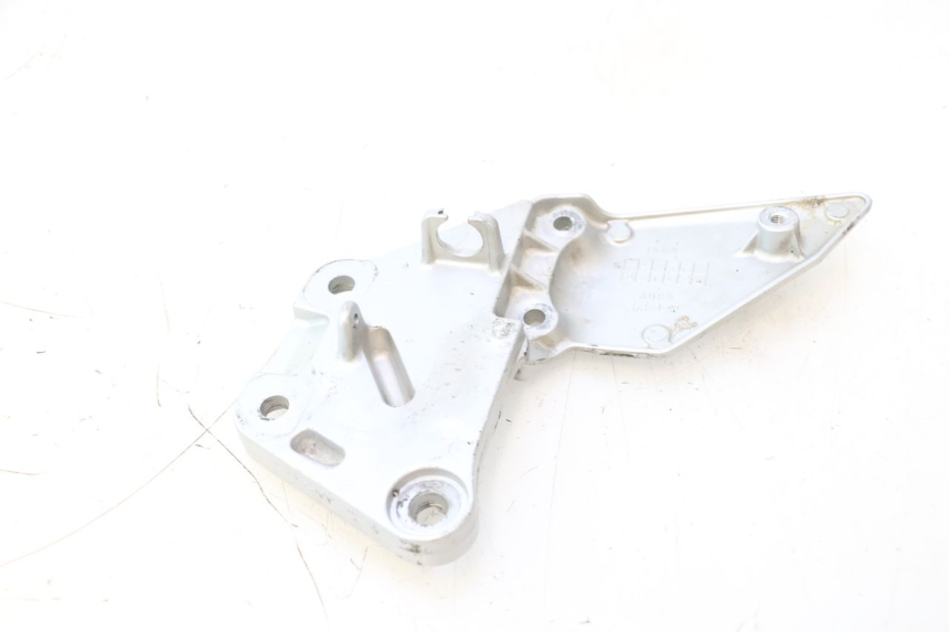 photo de VOETSTEUNPLAAT VOOR RECHTS VOORSTE SUZUKI SV S 650 (2003 - 2009) - Zoom op gebruiksstaat