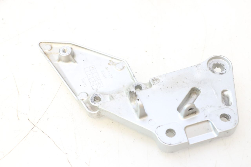 photo de VOETSTEUNPLAAT VOOR RECHTS VOORSTE SUZUKI SV S 650 (2003 - 2009) - Andere kijkhoek
