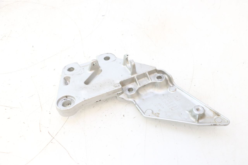 photo de VOETSTEUNPLAAT VOOR RECHTS VOORSTE SUZUKI SV S 650 (2003 - 2009) - Technische close-up