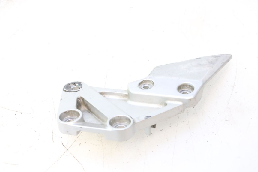 photo de VOETSTEUNPLAAT VOOR RECHTS VOORSTE SUZUKI SV S 650 (2003 - 2009) - Overzicht
