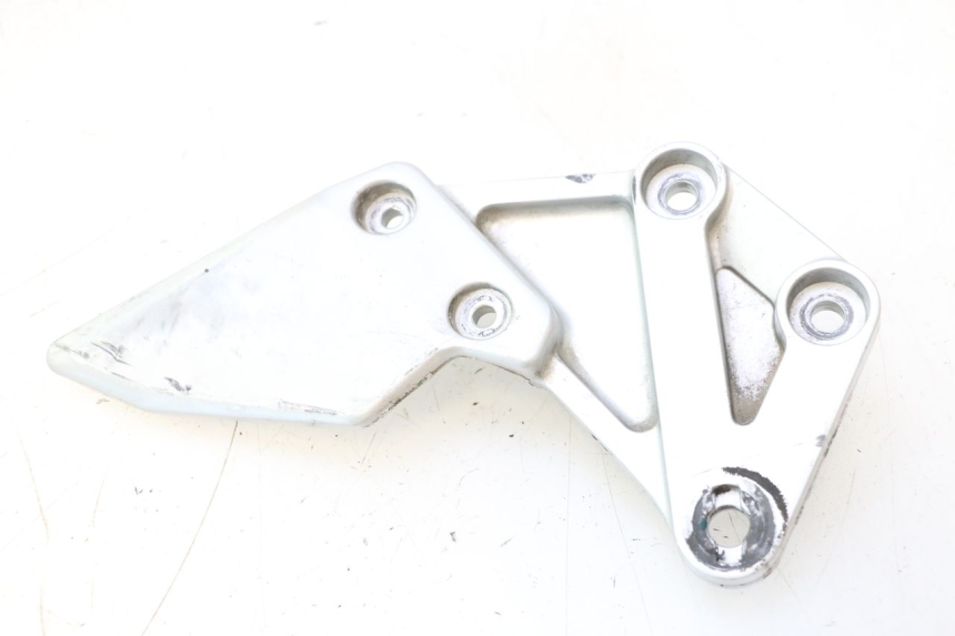 photo de VOETSTEUNPLAAT VOOR RECHTS VOORSTE SUZUKI SV S 650 (2003 - 2009) - Bevestigingspunten