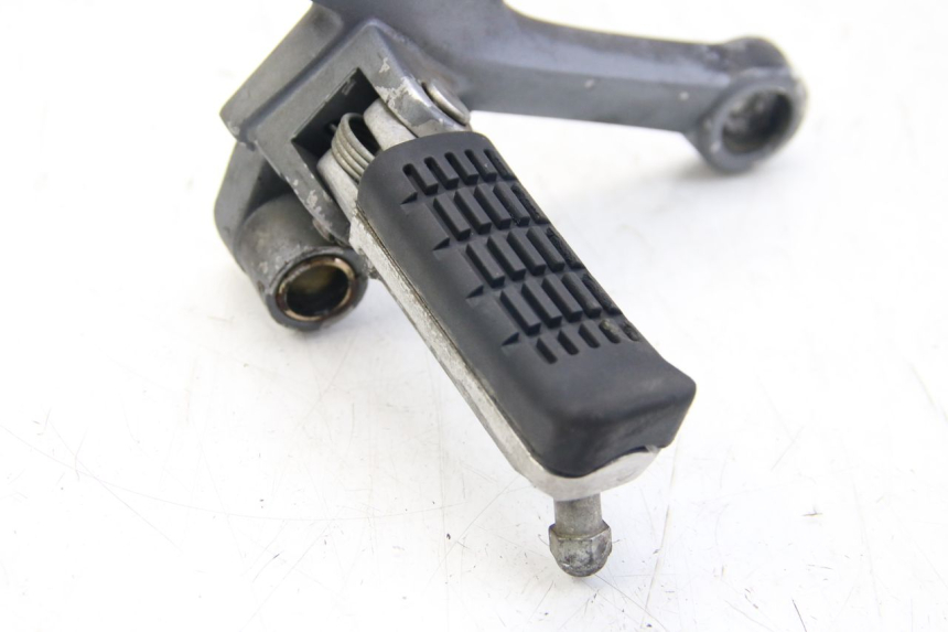 photo de VOETSTEUNPLAAT VOOR RECHTS VOORAN SYM WOLF SB 125 (2011 - 2018) - Andere kijkhoek