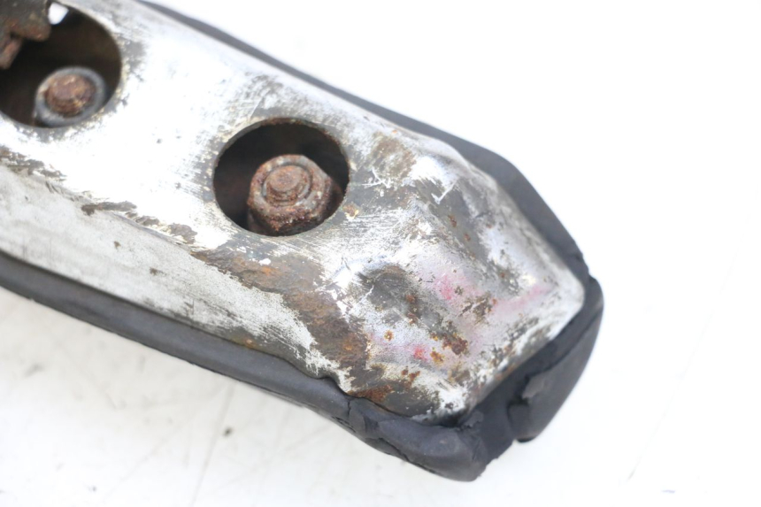 photo de VOETSTEUNPLAAT VOOR RECHTS VOORAN YAMAHA XJ F 900 (1983 - 1994) - Technische close-up