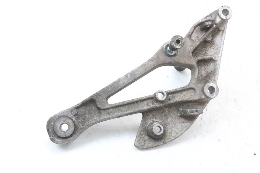 photo de VOETSTEUNPLAAT VOOR RECHTS VOORAN YAMAHA XJ600 XJ DIVERSION 600 (1992 - 1997) - Detail van het onderdeel