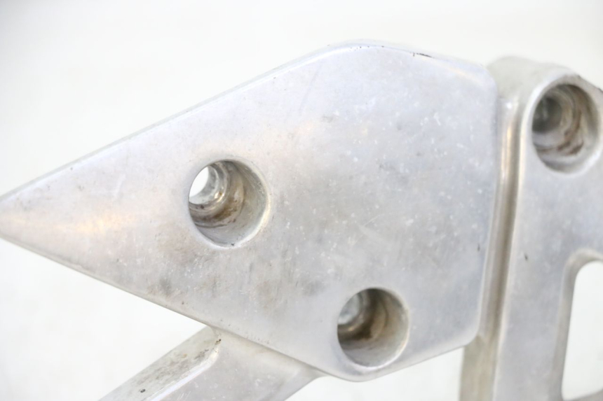 photo de VOETSTEUNPLAAT VOOR RECHTS VOORAN YAMAHA XJN DIVERSION 600 (2000 - 2003) - Zoom op gebruiksstaat