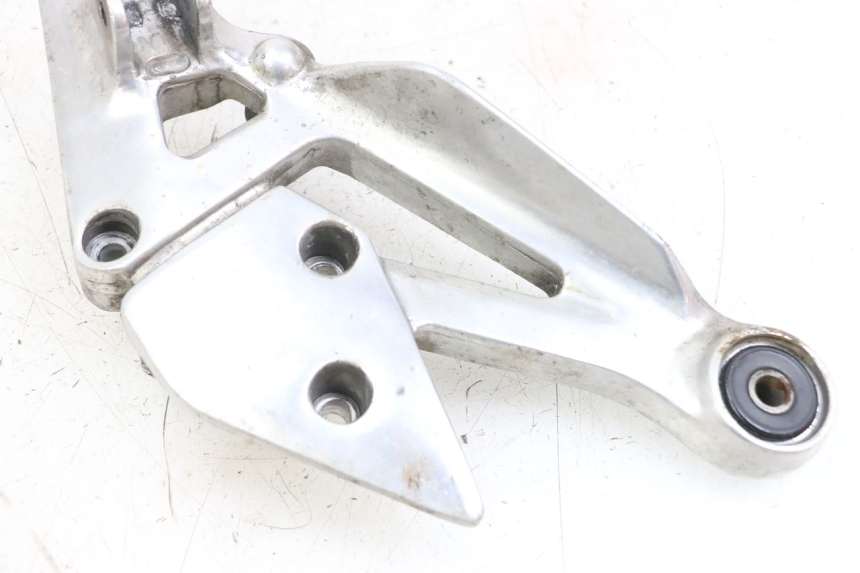 photo de VOETSTEUNPLAAT VOOR RECHTS VOORAN YAMAHA XJS DIVERSION 600 (1997 - 1999) - Detail van het onderdeel