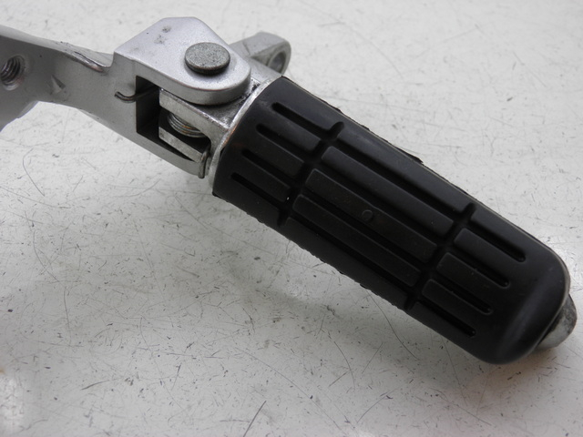 photo de VOETSTEUNPLAAT VOOR RECHTS VOORAN YAMAHA FJR 1300 (2004 - 2005) - Andere kijkhoek