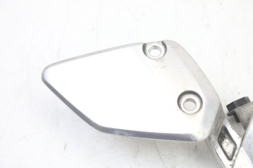 photo de VOETSTEUNPLAAT VOOR RECHTS VOORAN YAMAHA FZS FAZER 600 (2001 - 2003) - Detail van het onderdeel