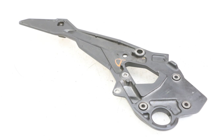 photo de VOETSTEUNPLAAT VOOR RECHTS VOORAN YAMAHA XJ6 ABS 600 (2008 - 2016) - Detail van het onderdeel