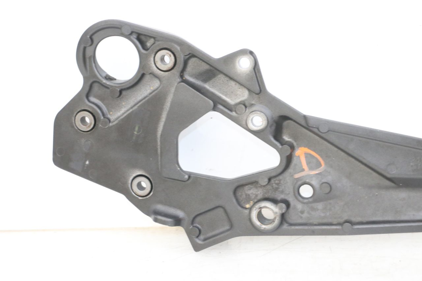 photo de VOETSTEUNPLAAT VOOR RECHTS VOORAN YAMAHA XJ6 ABS 600 (2008 - 2016) - Andere kijkhoek