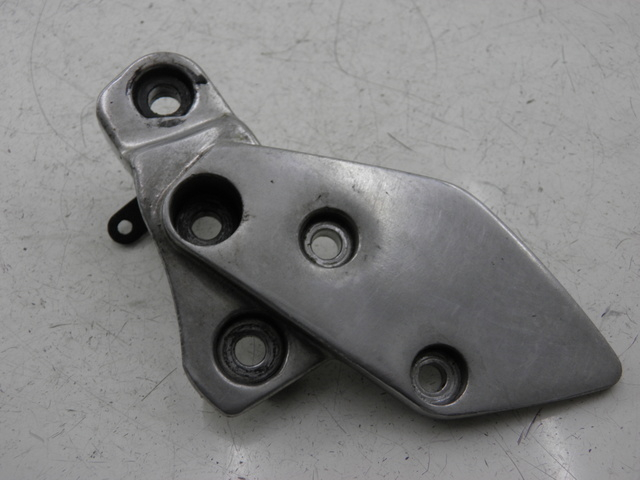 photo de VOETSTEUNPLAAT VOOR RECHTS VOORAN YAMAHA XJR 1300 (1998 - 2002) - Hoofdaanzicht