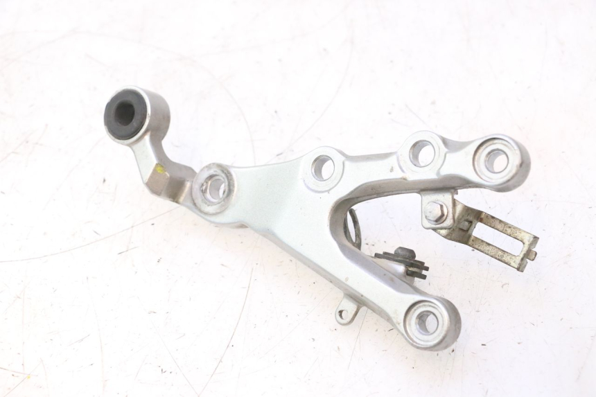 photo de VOETSTEUNPLAAT VOOR RECHTS YAMAHA YZF R6 600 (2008 - 2009) - Detail van het onderdeel
