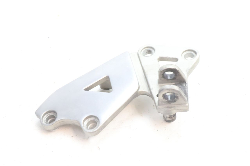 photo de VOETSTEUNPLAAT VOOR RECHTS VOOR KAWASAKI ZZR 600 (1995 - 2004) - Detail van het onderdeel