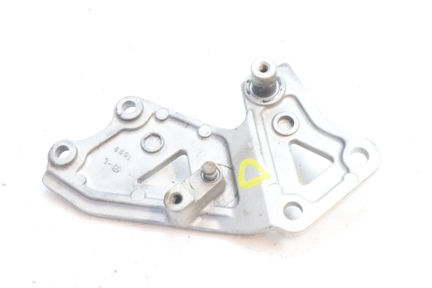 photo de VOETSTEUNPLAAT VOOR RECHTS VOOR KAWASAKI ZZR 600 (1995 - 2004) - Technische close-up
