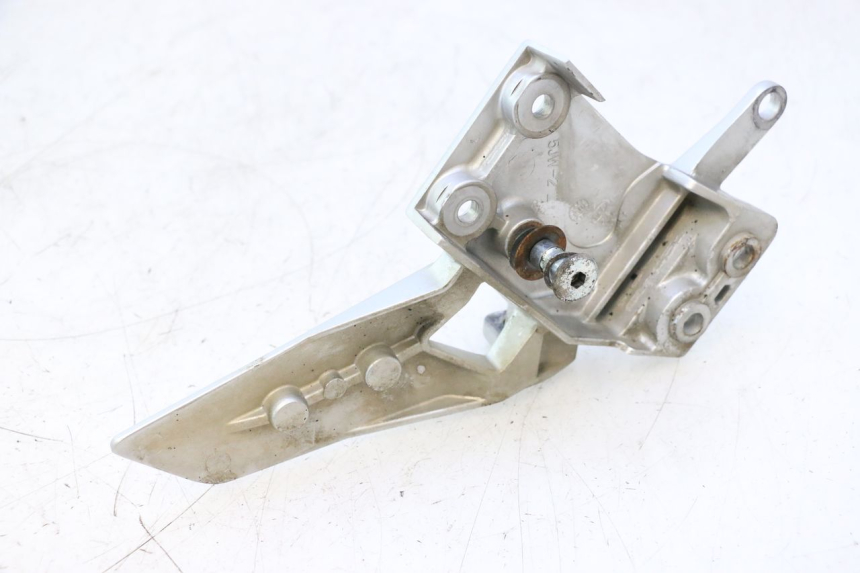 photo de LINKER VOORSTE VOETSTEUNPLAAT YAMAHA FJR 1300 (2001 - 2005) - Andere kijkhoek