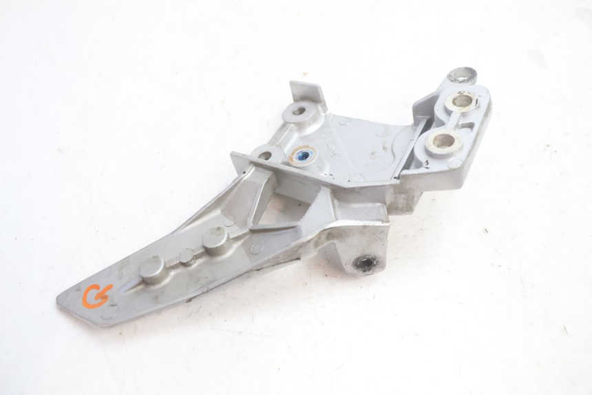 photo de LINKER VOORSTE VOETSTEUNPLAAT YAMAHA FJR 1300 (2001 - 2005) - Andere kijkhoek