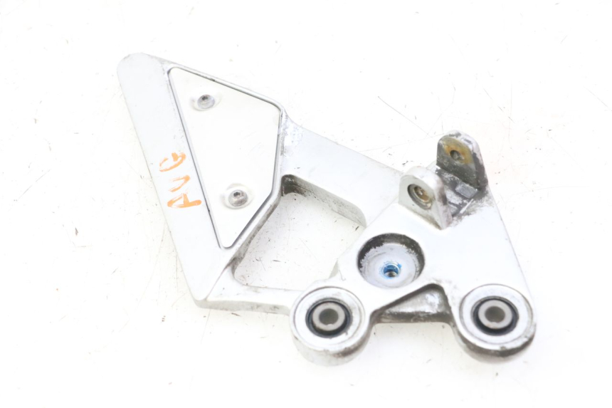 photo de VOETSTEUNPLAAT VOOR LINKS YAMAHA FZ6 FAZER S2 600 (2007 - 2011) - Technische close-up