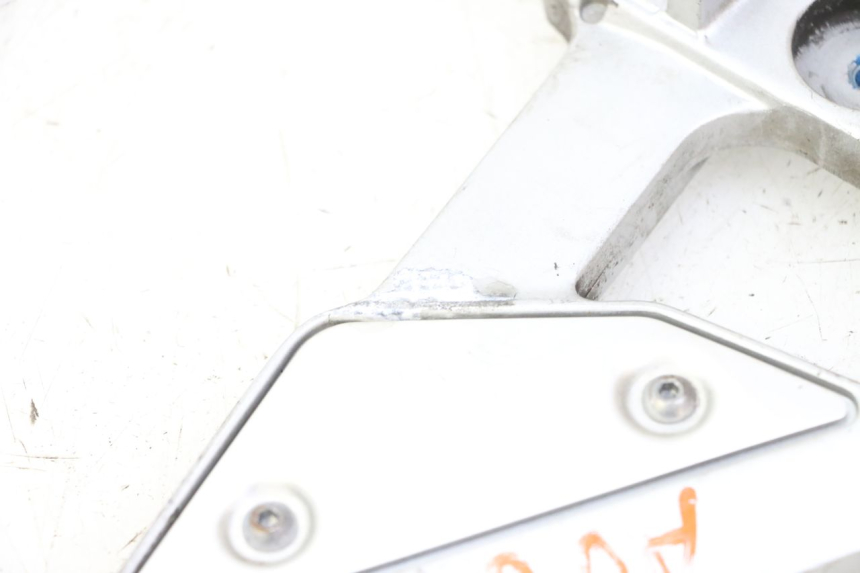 photo de VOETSTEUNPLAAT VOOR LINKS YAMAHA FZ6 FAZER S2 600 (2007 - 2011) - Bevestigingspunten