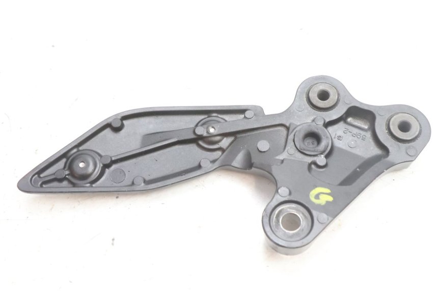 photo de VOETSTEUNPLAAT VOOR LINKS YAMAHA FZ8 800 (2010 - 2016) - Bevestigingspunten