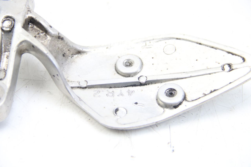 photo de VOETSTEUNPLAAT VOOR LINKS YAMAHA FZS FAZER 600 (2001 - 2003) - Detail van het onderdeel