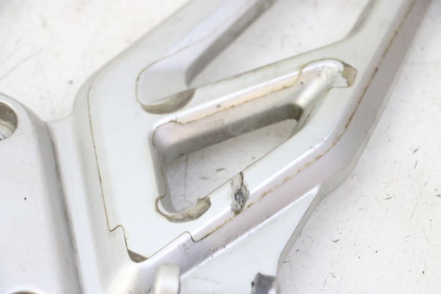 photo de VOETSTEUNPLAAT VOOR LINKS BMW G310 R 310 (2016 - 2020) - Technische close-up
