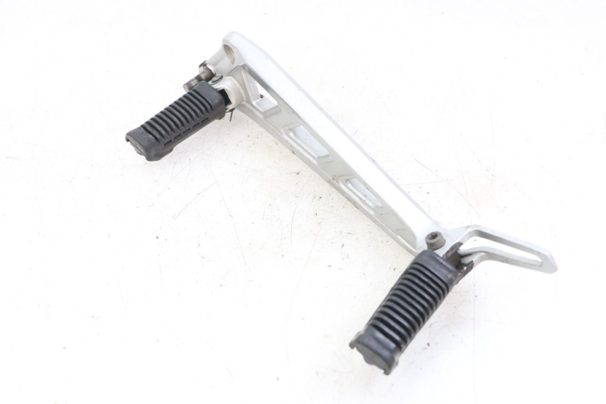 photo de VOETSTEUNPLAAT VOOR LINKS HYOSUNG GF 125 (2001 - 2005) - Bevestigingspunten