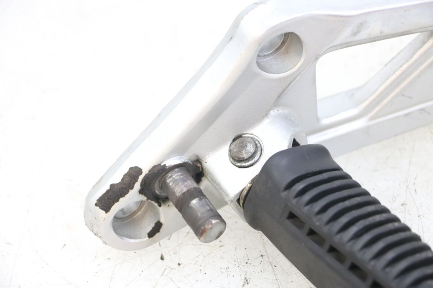 photo de VOETSTEUNPLAAT VOOR LINKS HYOSUNG GF 125 (2001 - 2005) - Staat van het oppervlak