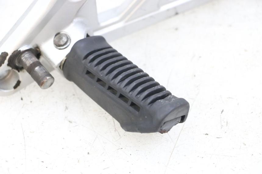 photo de VOETSTEUNPLAAT VOOR LINKS HYOSUNG GF 125 (2001 - 2005) - Gecontroleerd onderdeel