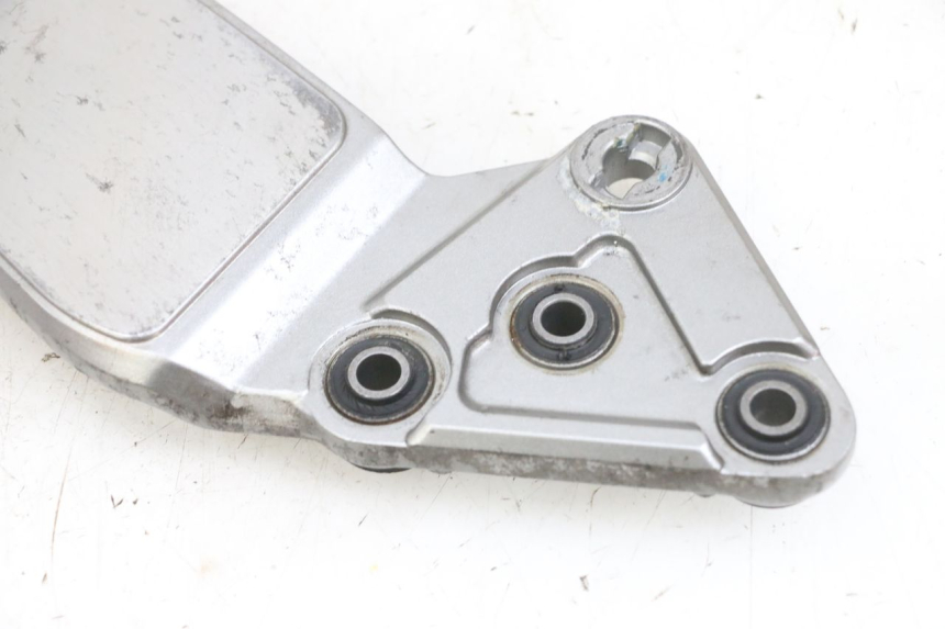 photo de VOETSTEUNPLAAT VOOR LINKS SUZUKI GSF N BANDIT 600 (1996 - 1999) - Andere kijkhoek