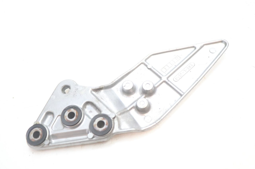photo de VOORSTE LINKER VOETSTEUNPLAAT SUZUKI GSF N BANDIT 1200 (2001 - 2005) - Technische close-up