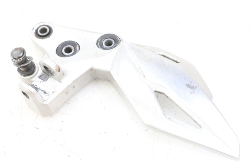 photo de VOETSTEUNPLAAT VOOR LINKS SUZUKI GSR 750 (2011 - 2017) - Zoom op gebruiksstaat