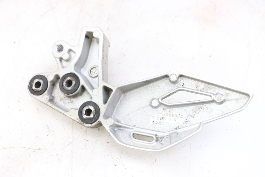 photo de VOETSTEUNPLAAT VOOR LINKS SUZUKI GSR 750 (2011 - 2017) - Overzicht