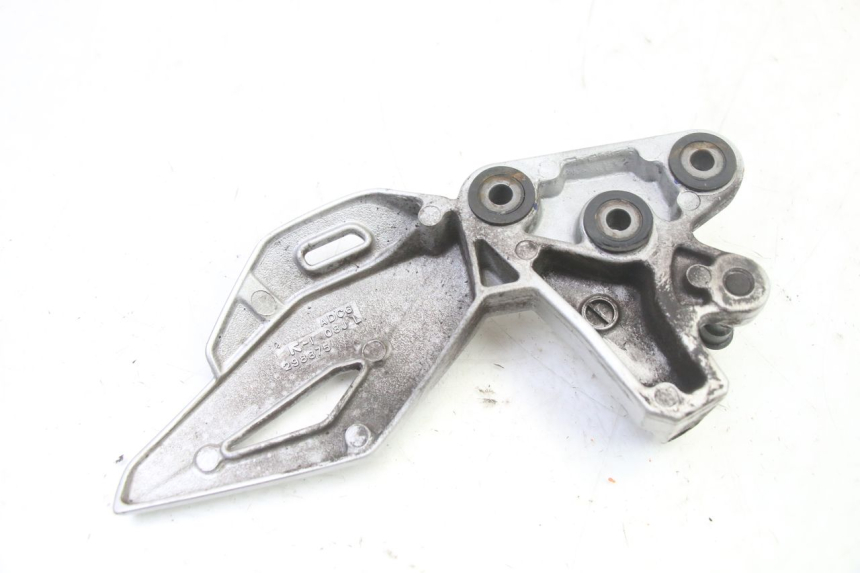 photo de VOETSTEUNPLAAT VOOR LINKS SUZUKI GSR 750 (2011 - 2017) - Technische close-up