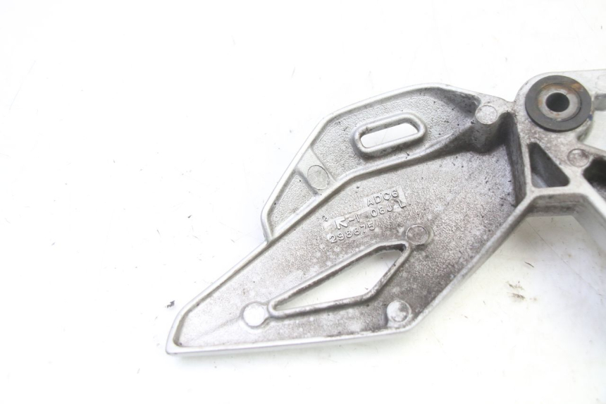 photo de VOETSTEUNPLAAT VOOR LINKS SUZUKI GSR 750 (2011 - 2017) - Overzicht