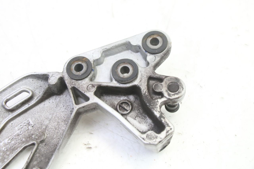 photo de VOETSTEUNPLAAT VOOR LINKS SUZUKI GSR 750 (2011 - 2017) - Bevestigingspunten