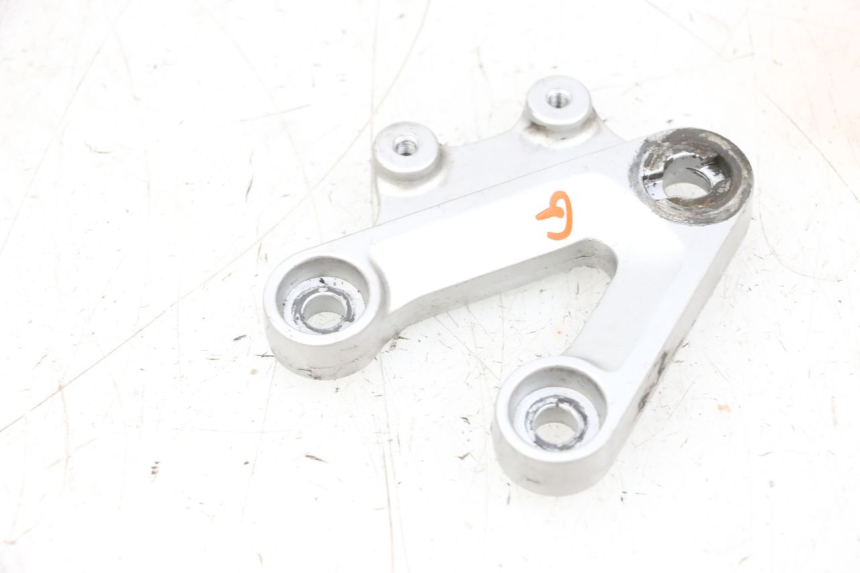 photo de VOETSTEUNPLAAT VOOR LINKS VOORZIJDE SUZUKI GSXR GSX-R 1000 (2003 - 2004) - Andere kijkhoek